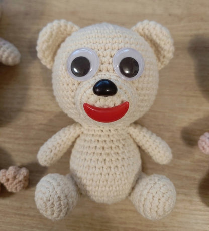 Şeffaf saklama kutusu içerisinde mikro amigurumi ve oyuncak yapımı için 2 çift 2cm oynar göz, siyah burun ve kırmızı ağız detaylı yüz kiti.